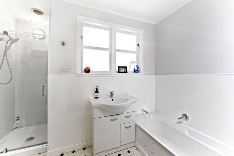 Photo of property in 24 Jocelyn Crescent, Pinehaven, Upper Hutt, 5019