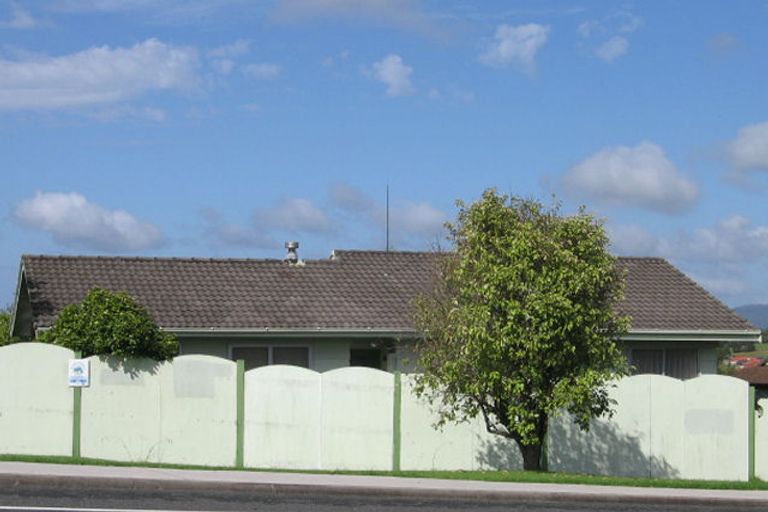 Photo of property in 35 Hobsonville Road, West Harbour, Auckland, 0618