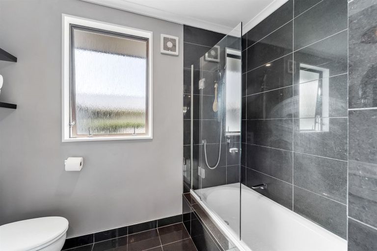 Photo of property in 1/26 Waiora Road, Stanmore Bay, Whangaparaoa, 0932