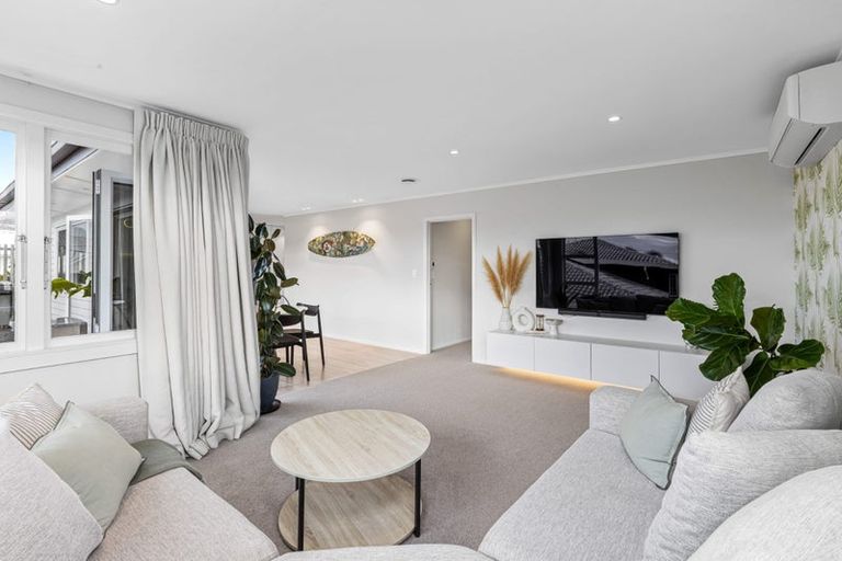 Photo of property in 2/28 Bay Street, Red Beach, 0932