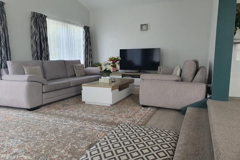 Photo of property in 33 Patts Avenue, Glendene, Auckland, 0602