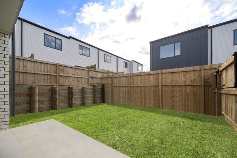 Photo of property in 19 Clay Works Lane, New Lynn, 0600