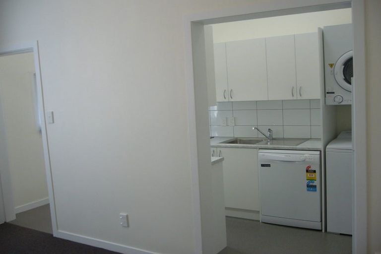 Photo of property in 4 Hawker Street, Mount Victoria, Wellington, 6011