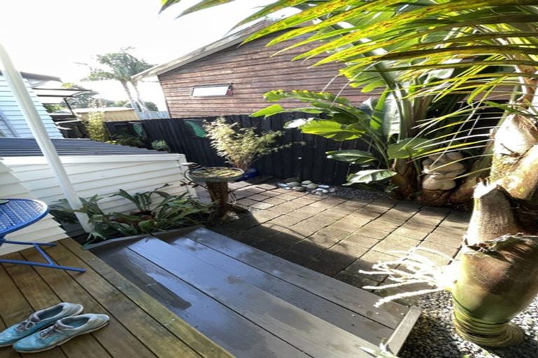 Photo of property in 2/9 Copley Street, New Lynn, Auckland, 0600