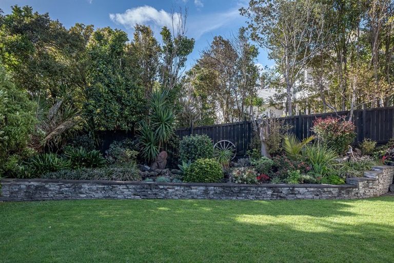 Photo of property in 1 Kahikatea Close, Campbells Bay, Auckland, 0630