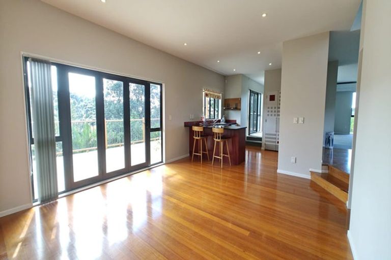 Photo of property in 1 Glenreagh Place, Torbay, Auckland, 0630