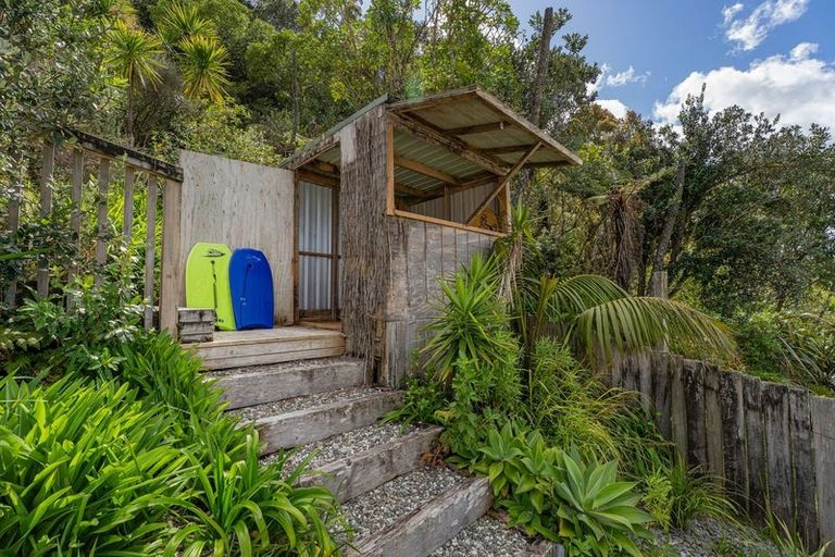 Photo of property in 72 Ocean Beach Road, Tairua, 3508