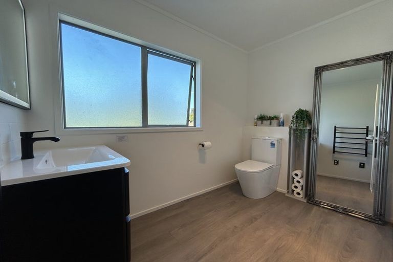 Photo of property in 24 Springtime Crescent, Stanmore Bay, Whangaparaoa, 0932