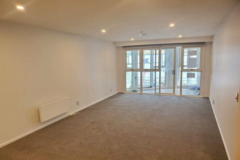 Photo of property in 5 Kent Terrace, Mount Victoria, Wellington, 6011