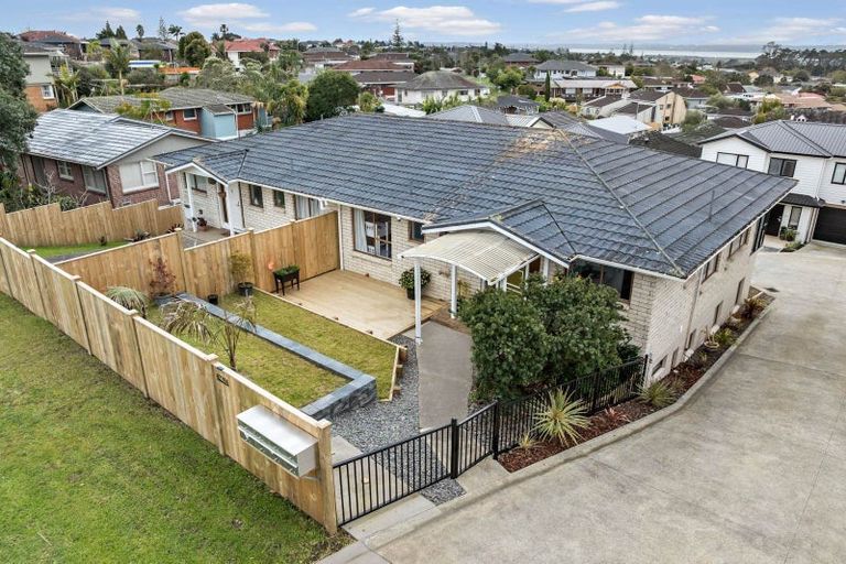 Photo of property in 4239a Great North Road, Glendene, Auckland, 0602