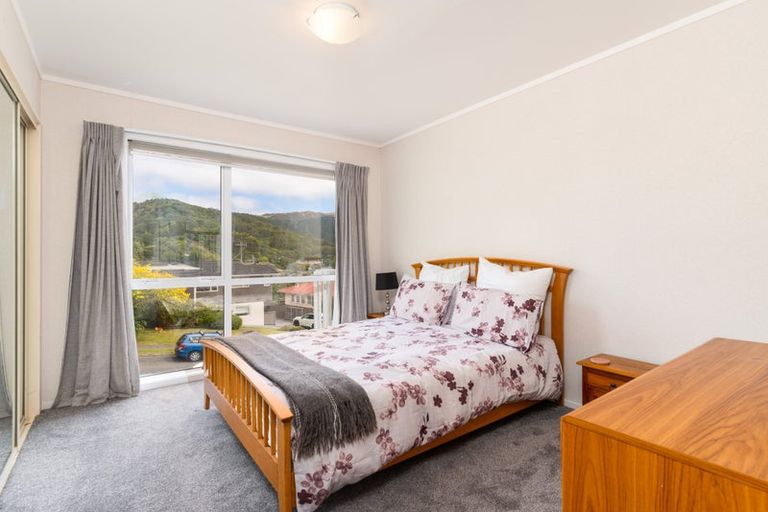 Photo of property in 18 Greyfriars Crescent, Tawa, Wellington, 5028