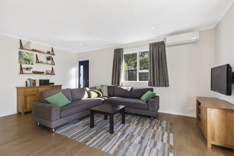 Photo of property in 1/298 Glenfield Road, Glenfield, Auckland, 0629