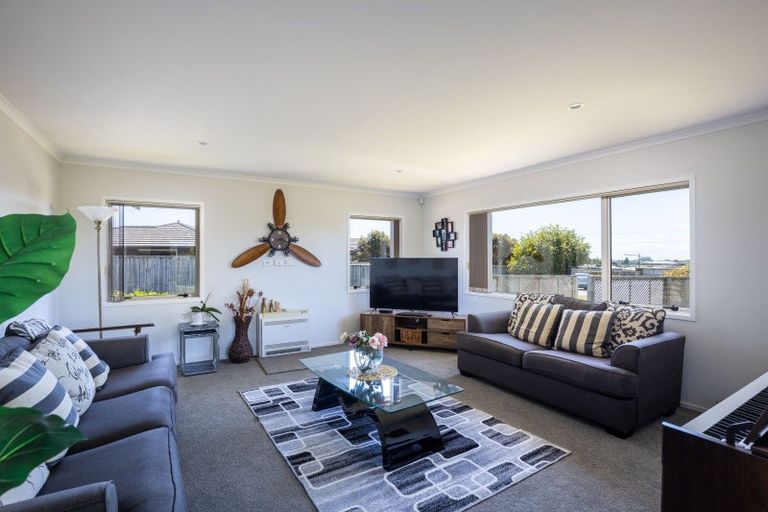 Photo of property in 74 Fernbrook Drive, Hurworth, New Plymouth, 4310