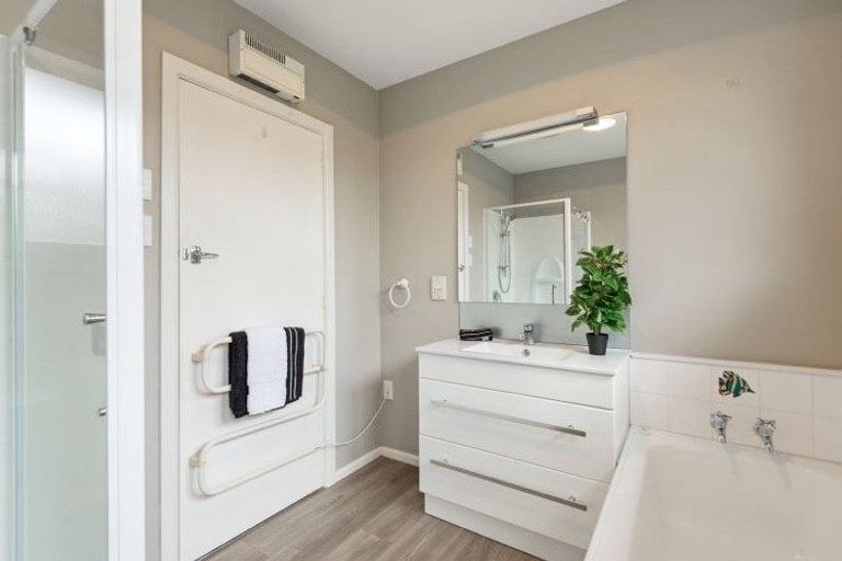 Photo of property in 2/166 Halswell Road, Hillmorton, Christchurch, 8025