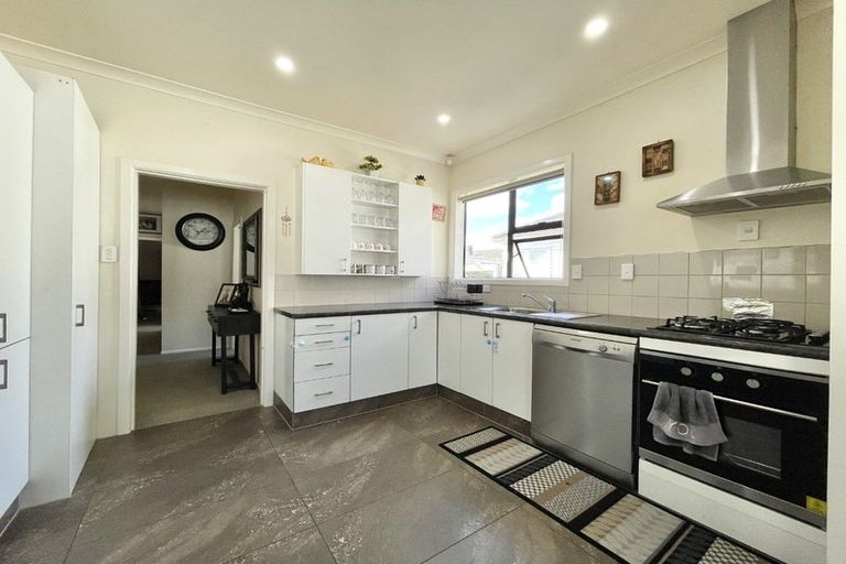 Photo of property in 3 Pilcher Crescent, Naenae, Lower Hutt, 5011