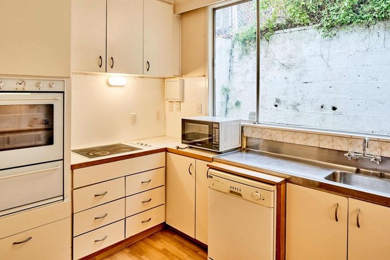 Photo of property in 20 Mcfarlane Street, Mount Victoria, Wellington, 6011