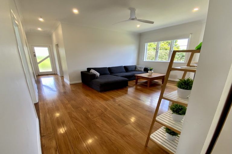 Photo of property in 2 Brassey Street, Waverley, 4510