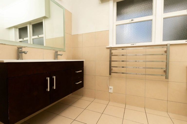 Photo of property in 6 Swanson Road, Henderson, Auckland, 0610