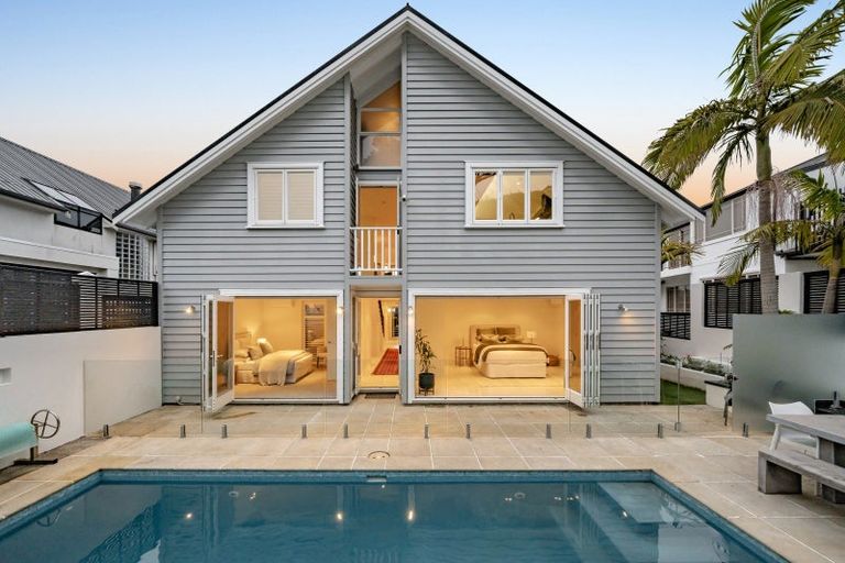 Photo of property in 20 King Edward Parade, Devonport, Auckland, 0624