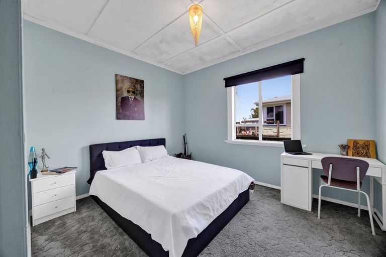 Photo of property in 18 Cumming Street, Okato, 4335