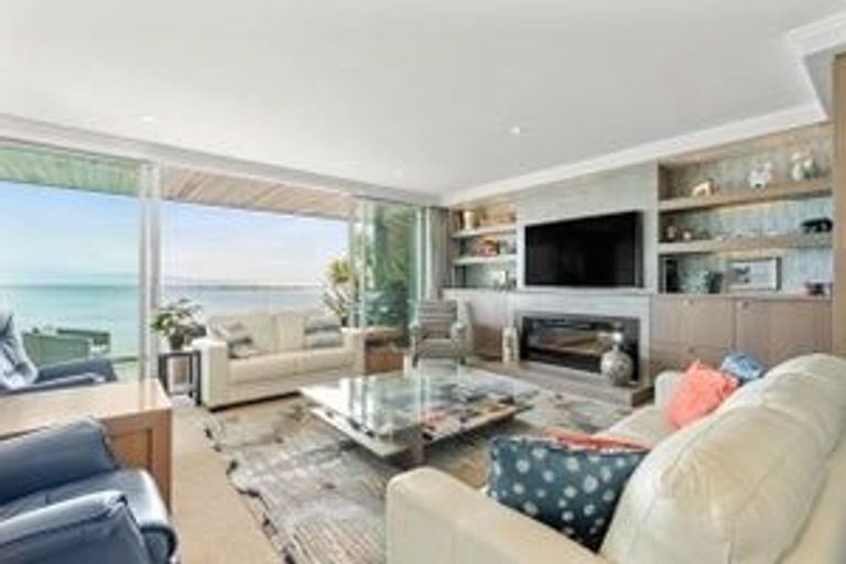 Photo of property in Quay Apartments Tower 2, 206/283 Wakefield Quay, Stepneyville, Nelson, 7010