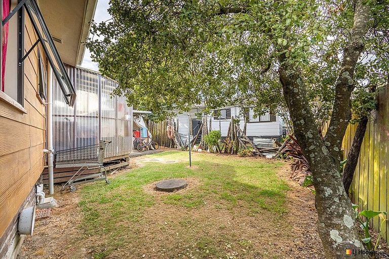 Photo of property in 2/12 De Bloge Place, Clendon Park, Auckland, 2103