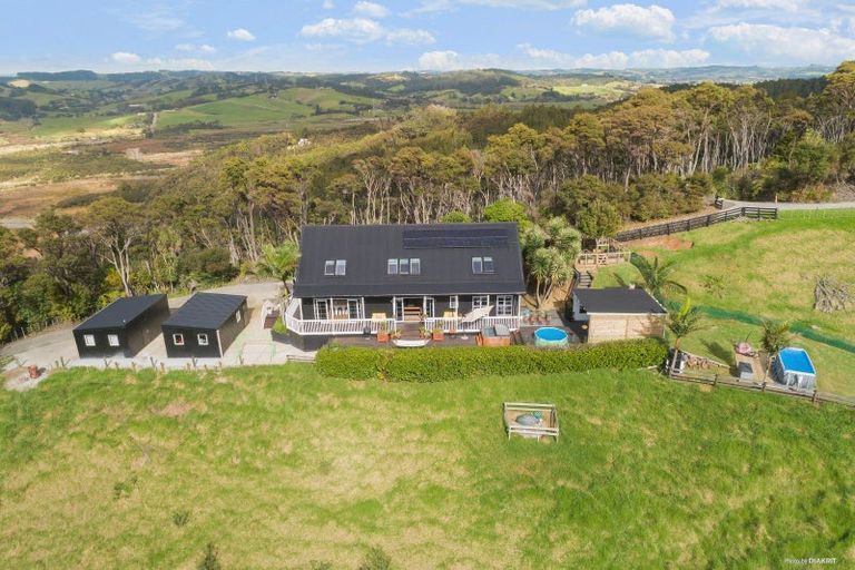 Photo of property in 173 Pinchgut Road, Kaukapakapa, 0873