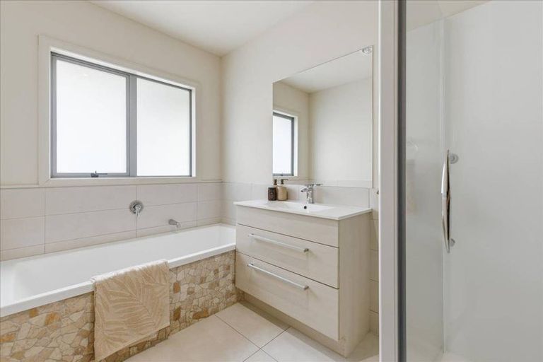 Photo of property in 11 Southill Way, Pyes Pa, Tauranga, 3112