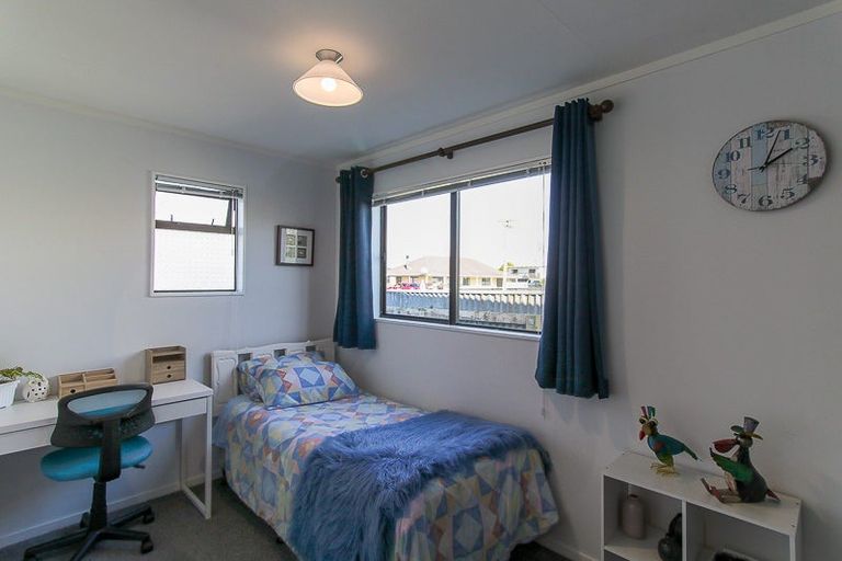 Photo of property in 8b Te Awa Street, Foxton Beach, Foxton, 4815