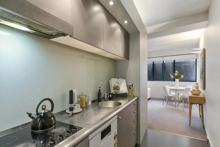 Photo of property in Gerondis Bldg Apartments, 407/60 Willis Street, Wellington Central, Wellington, 6011