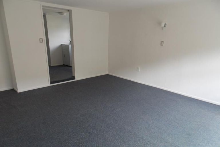 Photo of property in 142 Parkvale Road, Karori, Wellington, 6012