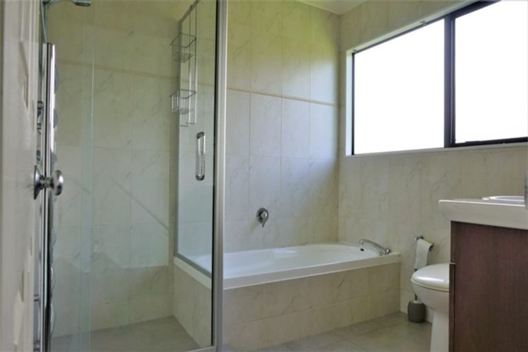 Photo of property in 14 Michael Bosher Way, Flat Bush, Auckland, 2019