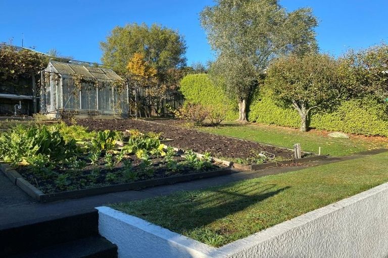 Photo of property in 413 Cashmere Road, Westmorland, Christchurch, 8025