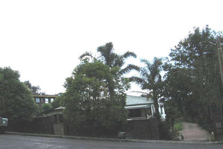 Photo of property in 2/25 Mizpah Road, Waiake, Auckland, 0630