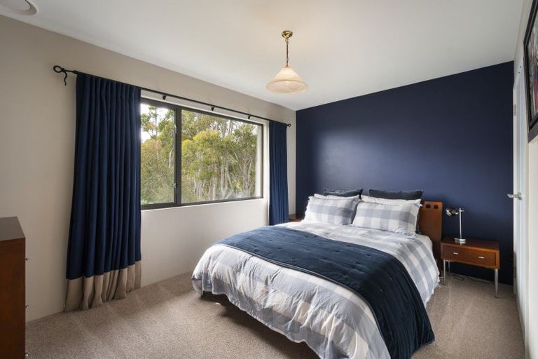 Photo of property in 70 Waicola Drive, Fitzherbert, Palmerston North, 4471