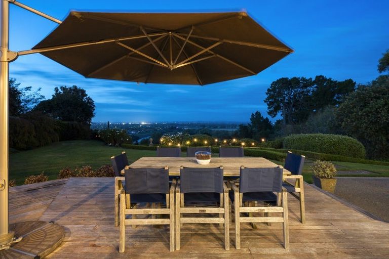 Photo of property in 70 Waicola Drive, Fitzherbert, Palmerston North, 4471