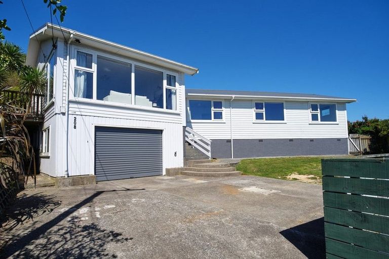 Photo of property in 208 Helston Road, Paparangi, Wellington, 6037