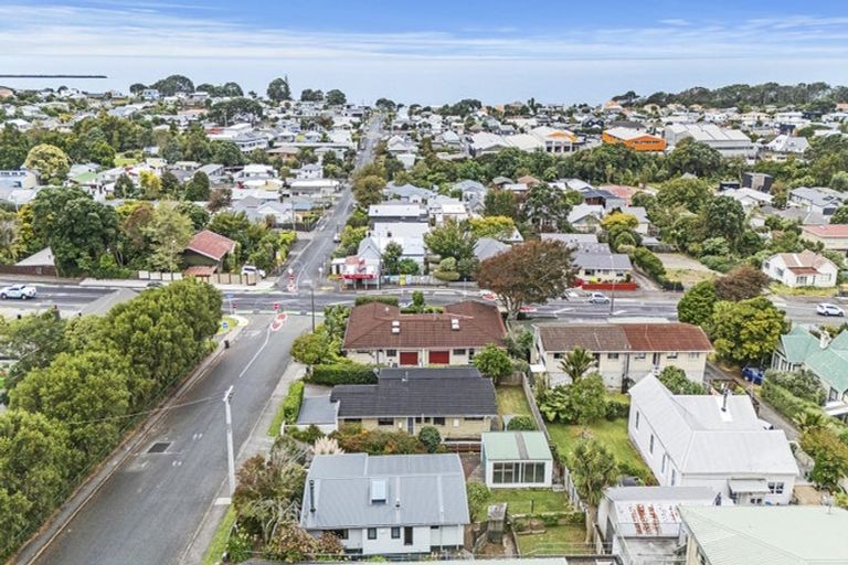 Photo of property in 69 Belt Road, New Plymouth, 4310