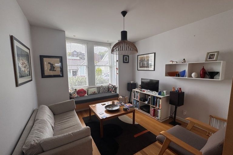 Photo of property in 64 Elizabeth Street, Mount Victoria, Wellington, 6011