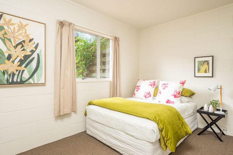 Photo of property in 2/218 East Coast Road, Forrest Hill, Auckland, 0620