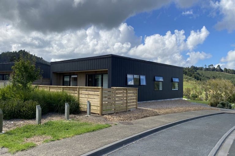 Photo of property in 1 Cherry Tree Lane, Glenbervie, 0173