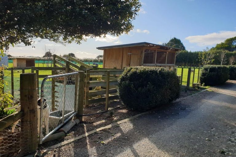 Photo of property in 46 North Manakau Road, Manakau, Levin, 5573