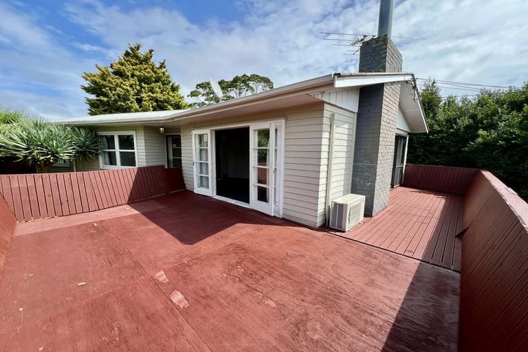 Photo of property in 8 Coletta Lane, Te Atatu South, Auckland, 0610