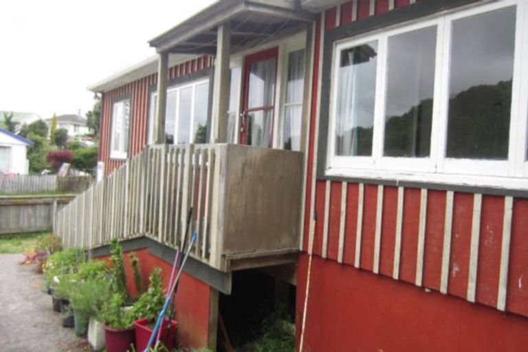 Photo of property in 102 Rangituhi Crescent, Takapuwahia, Porirua, 5022