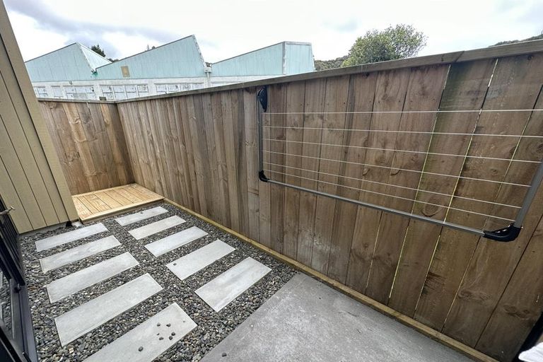 Photo of property in 7/7 Wainuiomata Road, Wainuiomata, Lower Hutt, 5014
