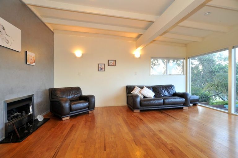 Photo of property in 31 Rothesay Bay Road, Rothesay Bay, Auckland, 0630