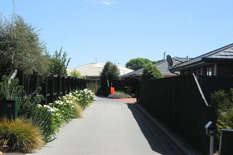 Photo of property in 35 Riverwood Boulevard, Redwood, Christchurch, 8051