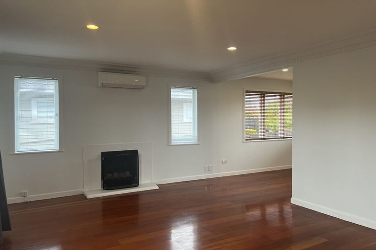 Photo of property in 1/116 Sandspit Road, Shelly Park, Auckland, 2014