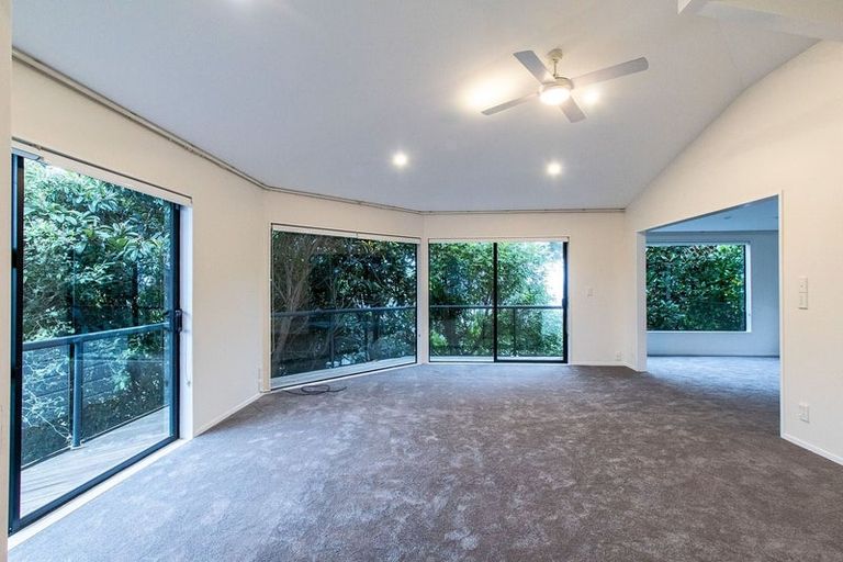 Photo of property in 11 Gray Crescent, Torbay, Auckland, 0630