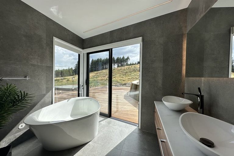 Photo of property in 13 Akitu Rise, Wanaka, 9305